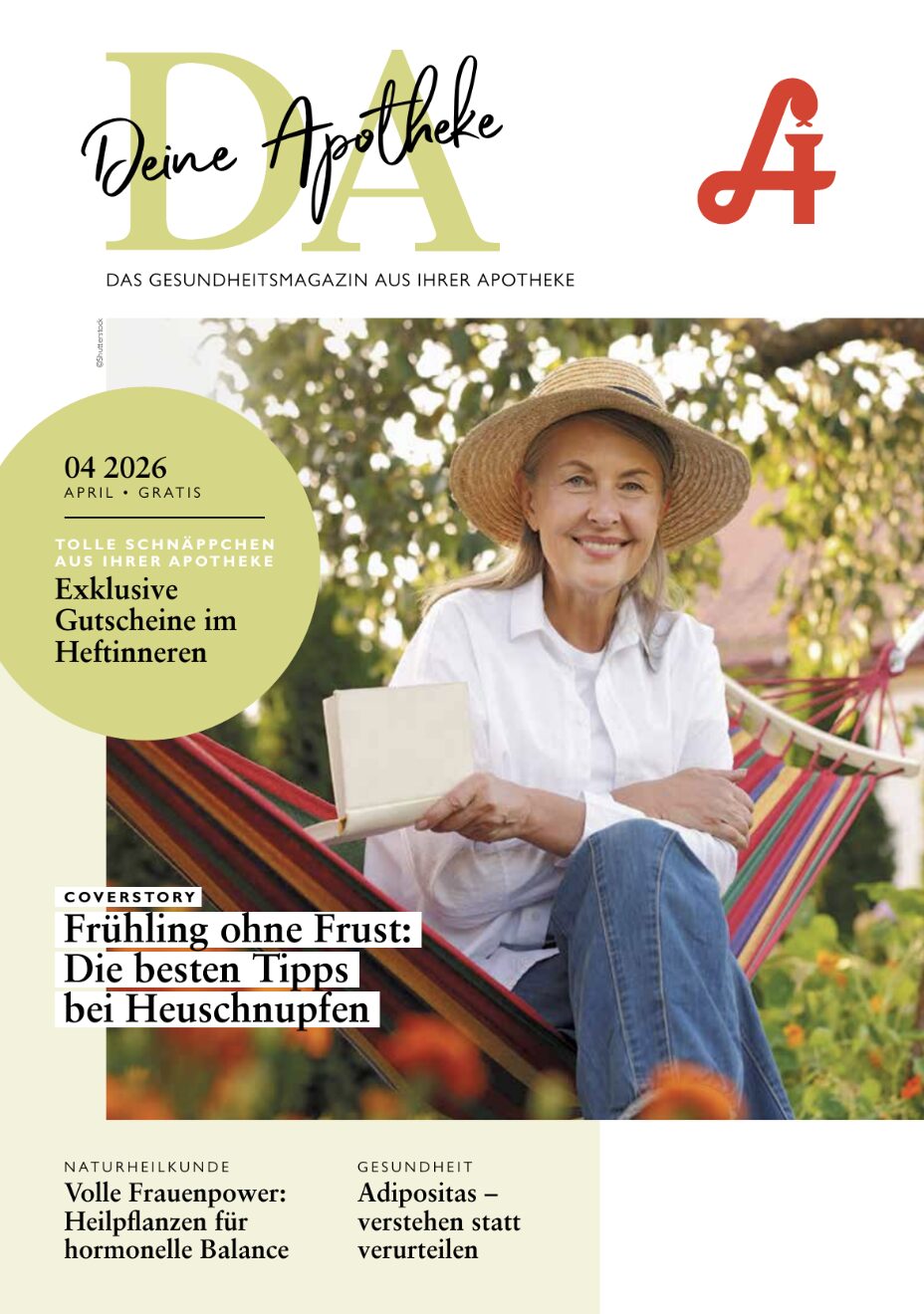 Eine lächelnde Frau mit Hut sitzt im Freien mit Äpfeln in einem Korb. Titelseite eines deutschen Gesundheitsmagazins mit Schlagzeilen zu Tipps gegen Heuschnupfen und Heilmitteln für Frauen. Ergänze: Laurentius Apotheke Imst / Pitztal Apotheke.